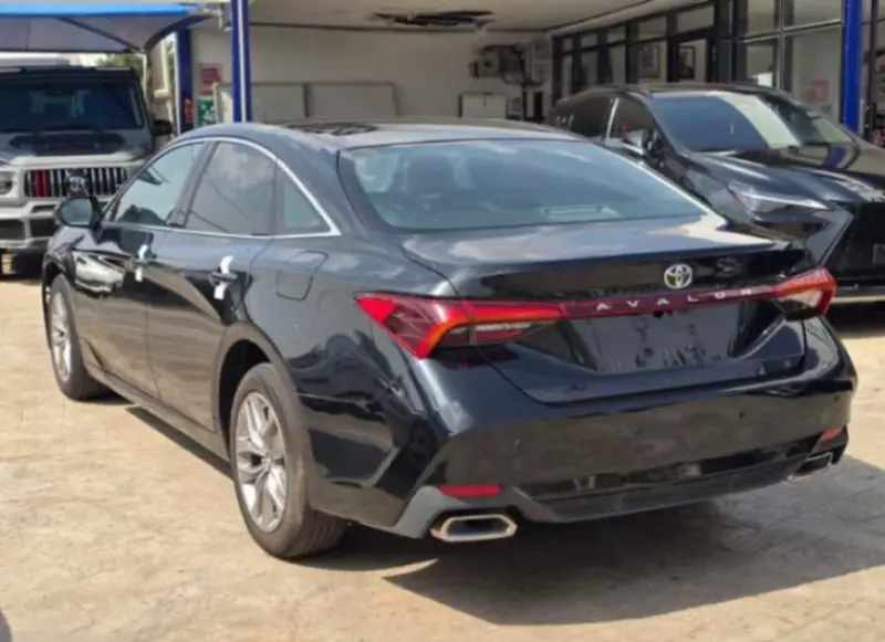 Toyota Avalon   - 2022