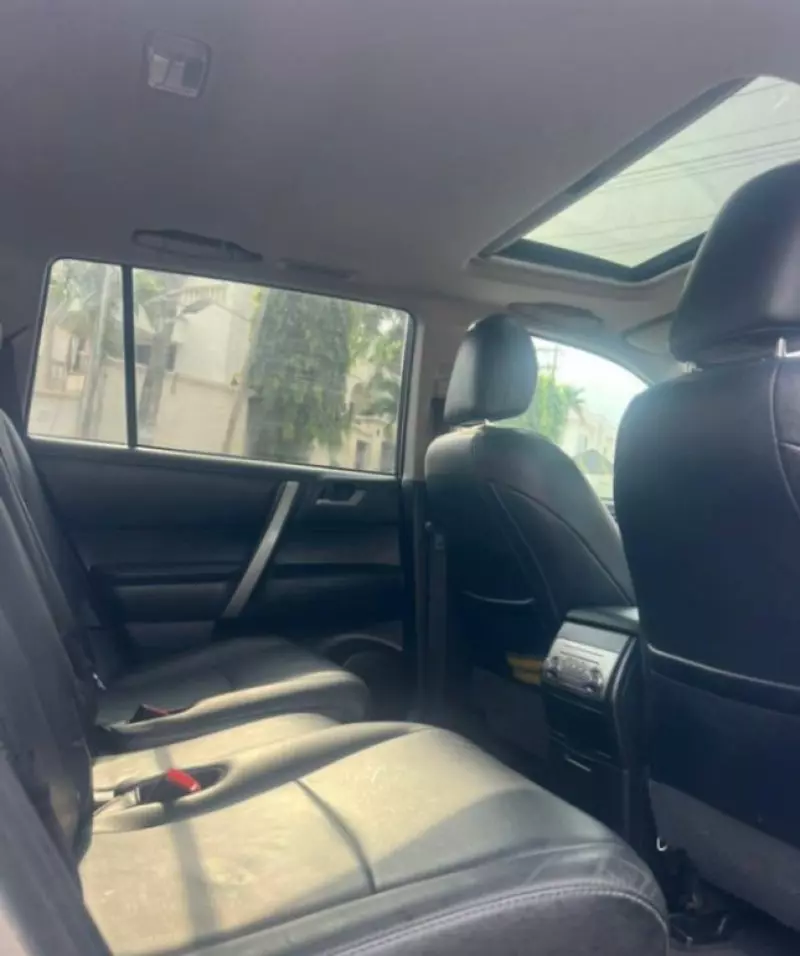 Toyota Highlander   - 2012