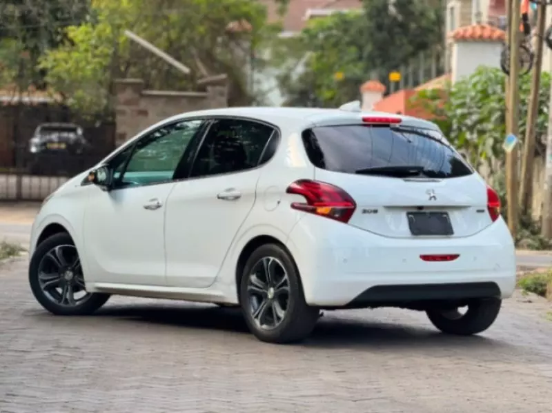 Peugeot 208   - 2017