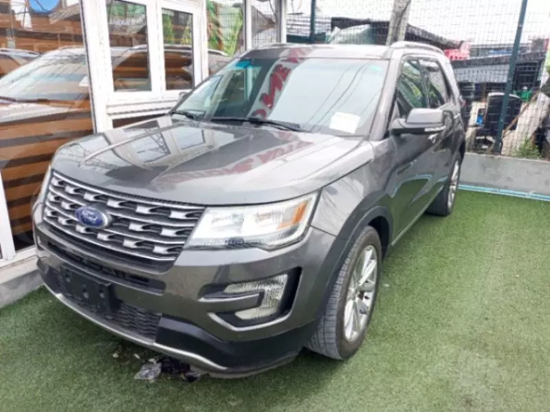 Ford Explorer   - 2016