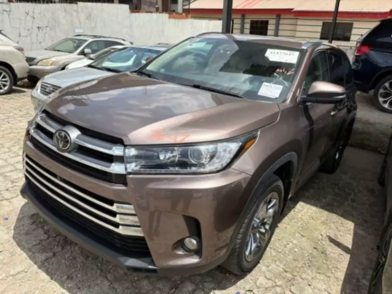 Toyota Highlander   - 2017