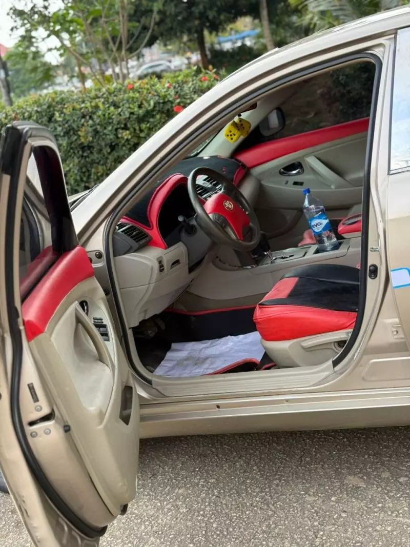 Toyota Camry   - 2009
