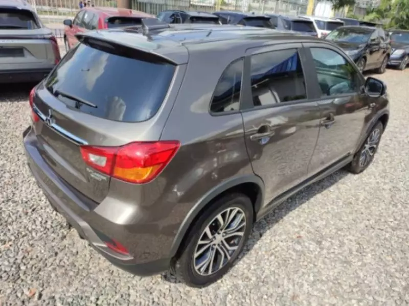 Mitsubishi Outlander Sport   - 2018