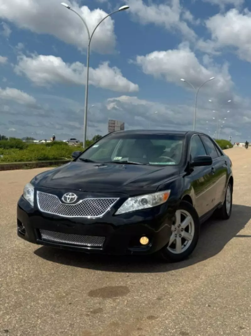TOYOTA Camry   - 2010