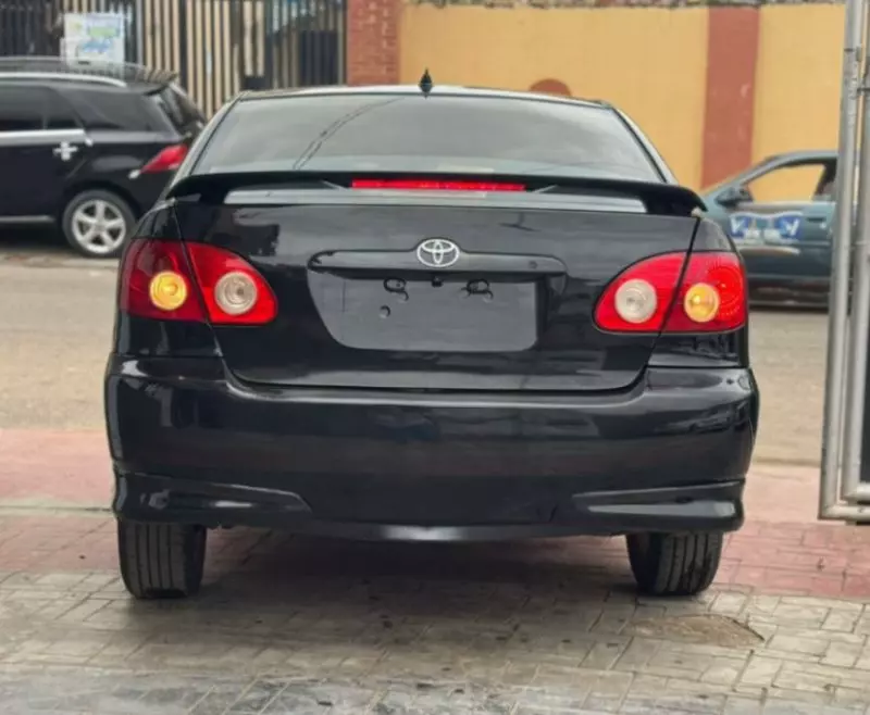 Toyota corolla   - 2004