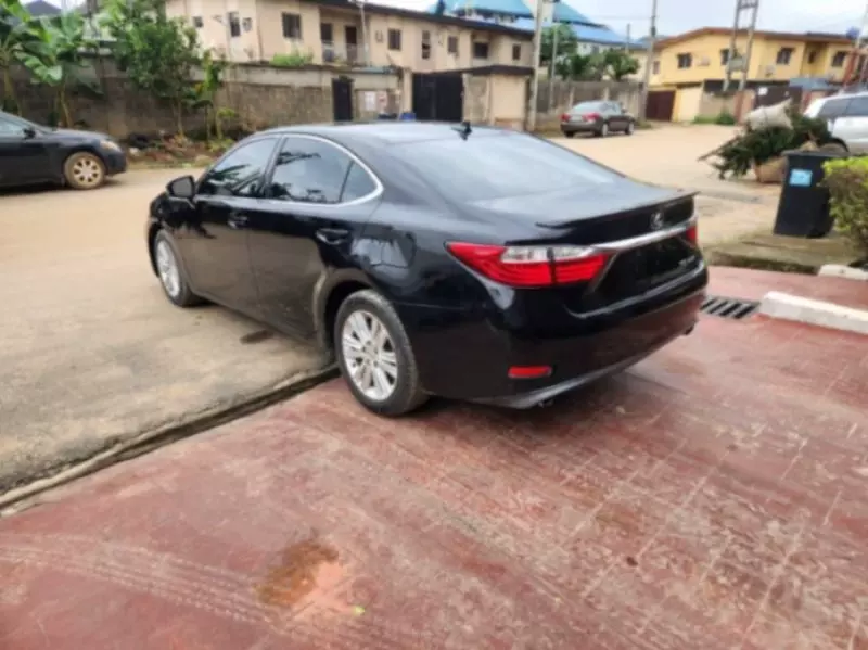 Lexus ES   - 2013