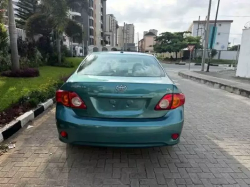TOYOTA Corolla   - 2010