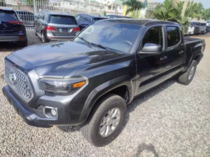 Toyota Tacoma   - 2019
