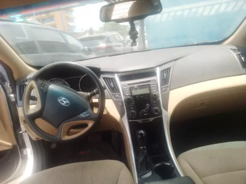 Hyundai Sonata   - 2013