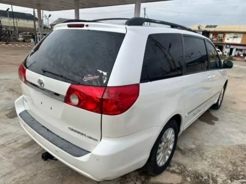 TOYOTA Sienna   - 2007