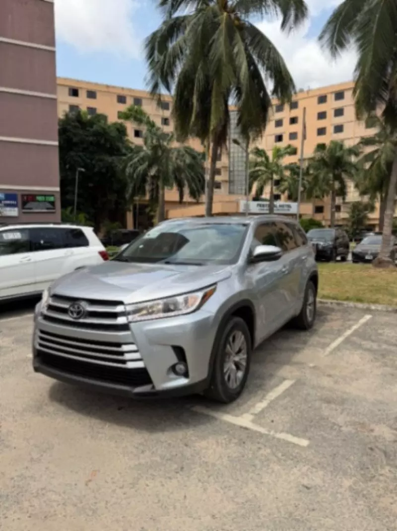 Toyota Highlander   - 2015