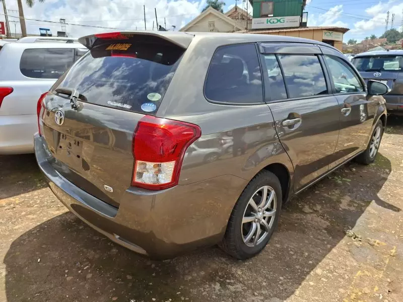 Toyota Fielder    - 2012