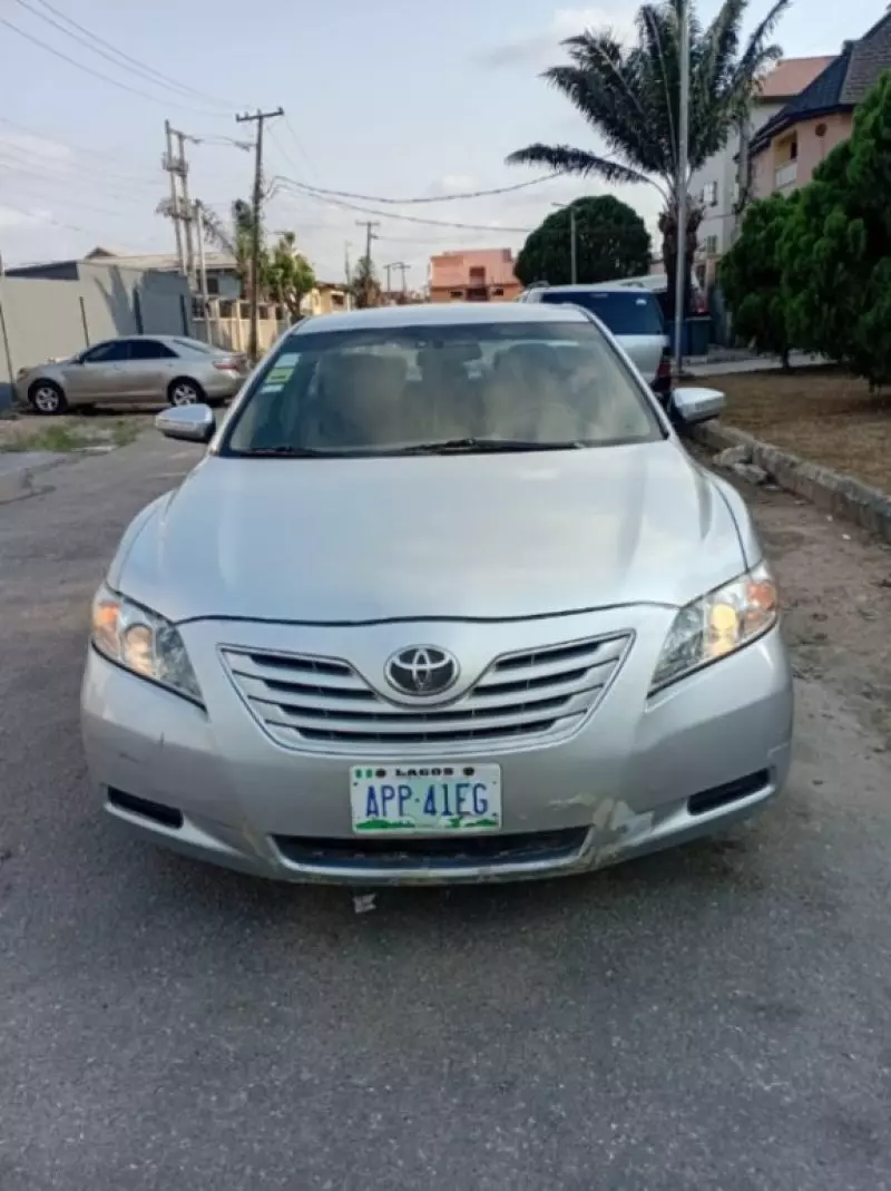 Toyota Camry   - 2009
