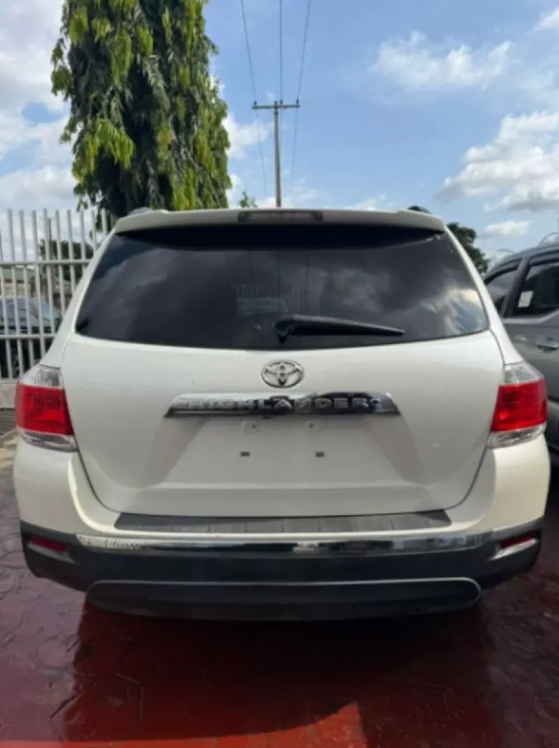 Toyota Highlander   - 2012