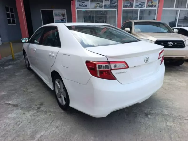 Toyota Camry   - 2014