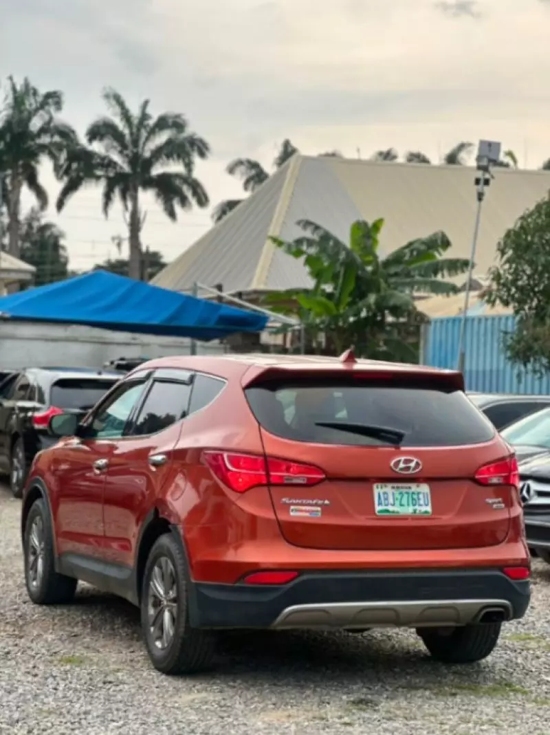 Hyundai Santa Fe   - 2013