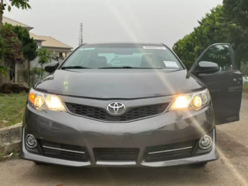 Toyota Camry   - 2014
