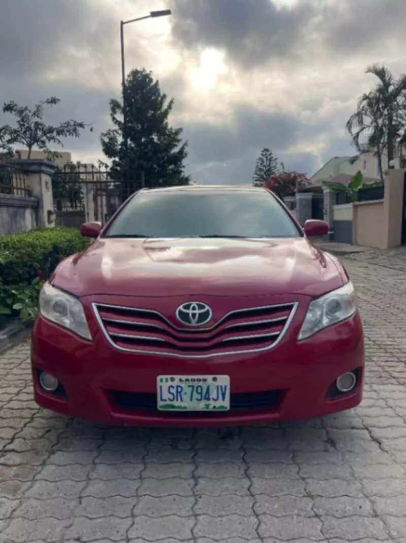 TOYOTA Camry - 2010
