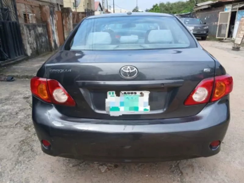 TOYOTA Corolla   - 2010