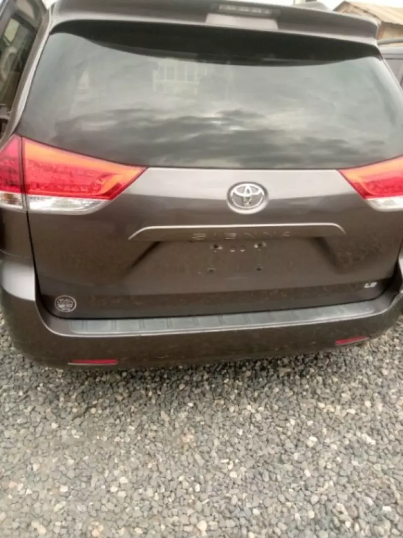 TOYOTA Sienna   - 2013