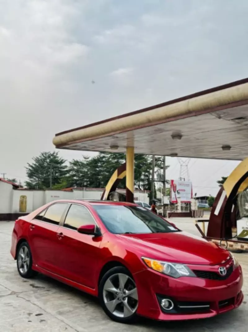 Toyota Camry   - 2012