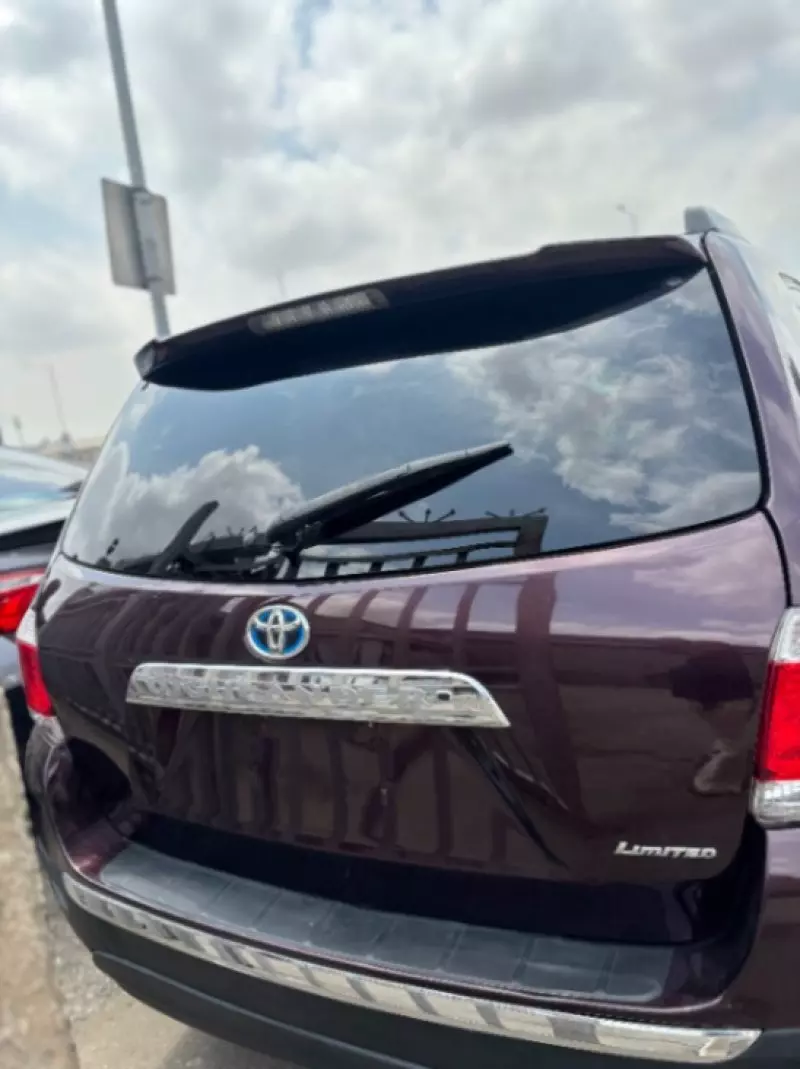 Toyota Highlander   - 2012