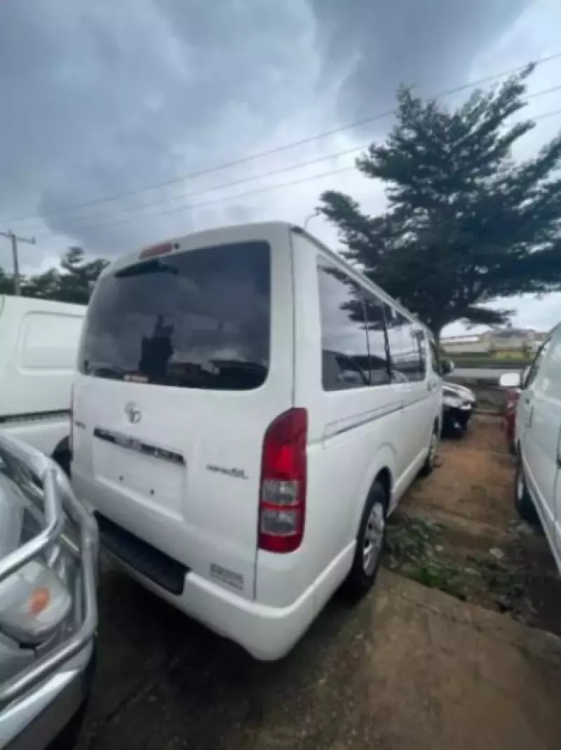 Toyota Hiace   - 2016