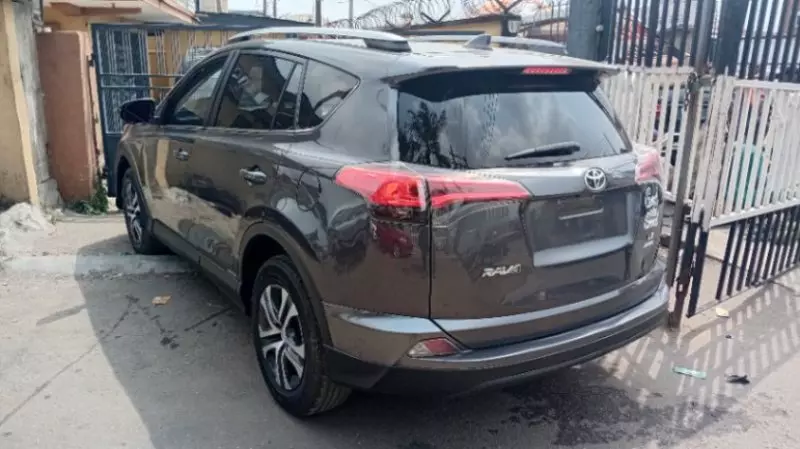 Toyota RAV4   - 2017