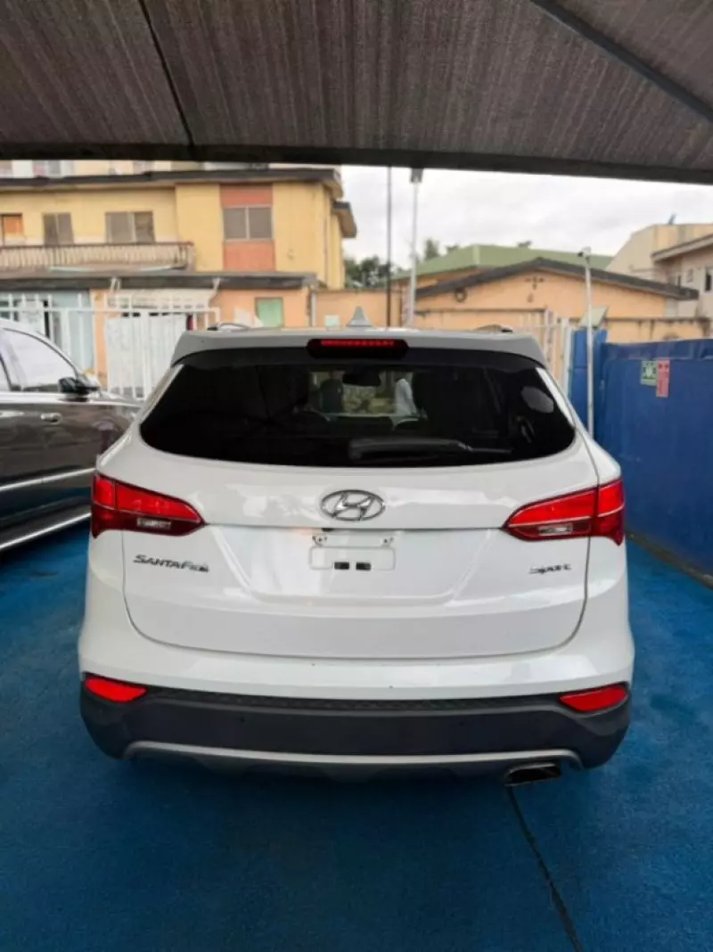 Hyundai Santa Fe   - 2014