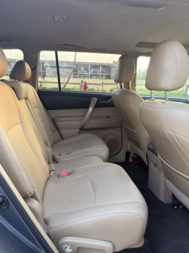 TOYOTA Highlander   - 2011