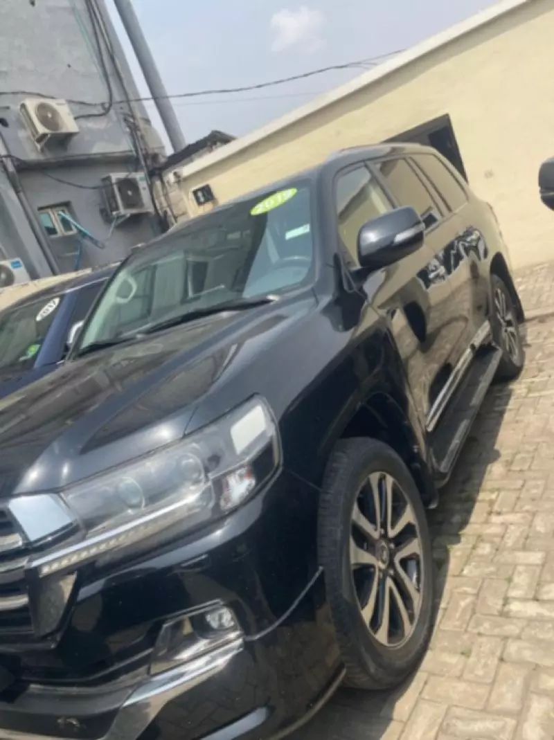 Toyota Land Cruiser   - 2019
