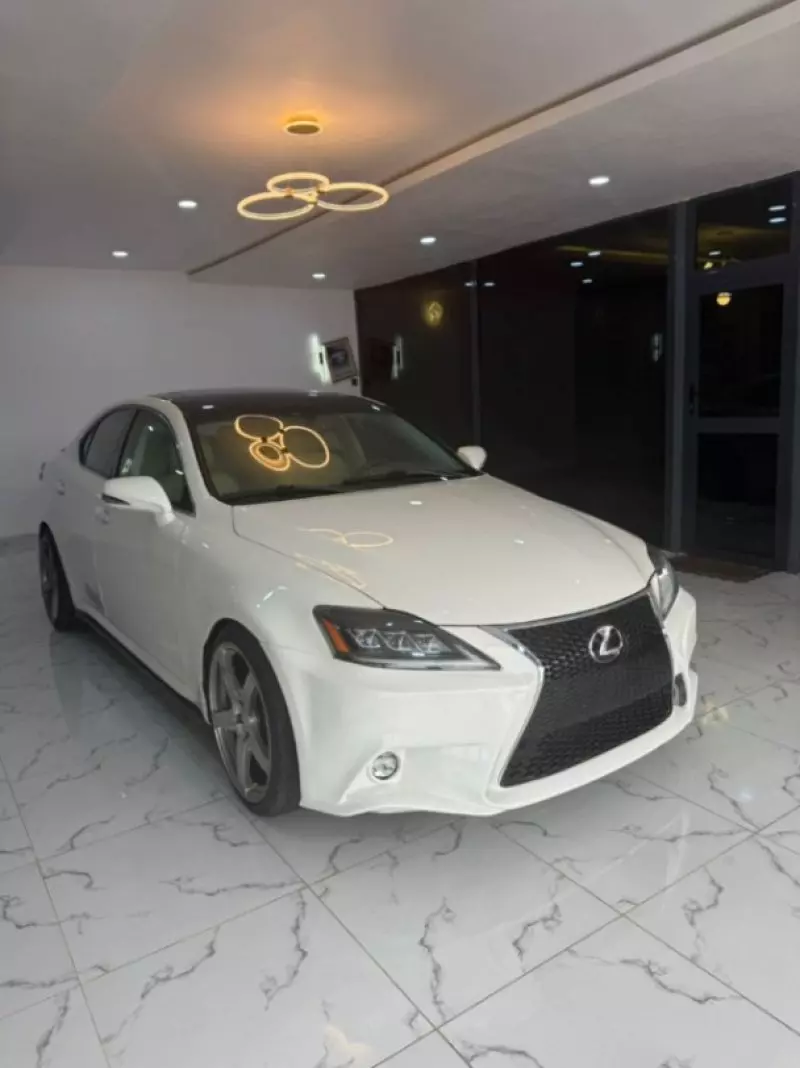 Lexus IS   - 2010