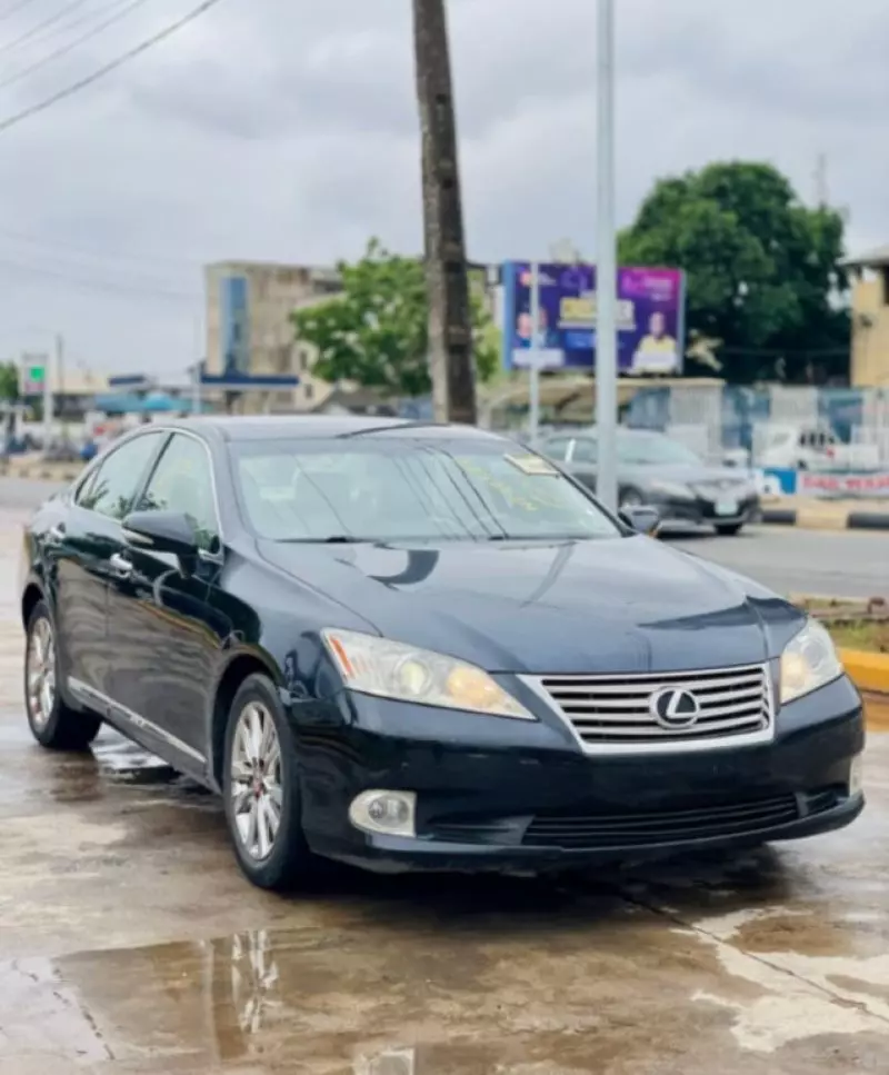 Lexus ES   - 2010