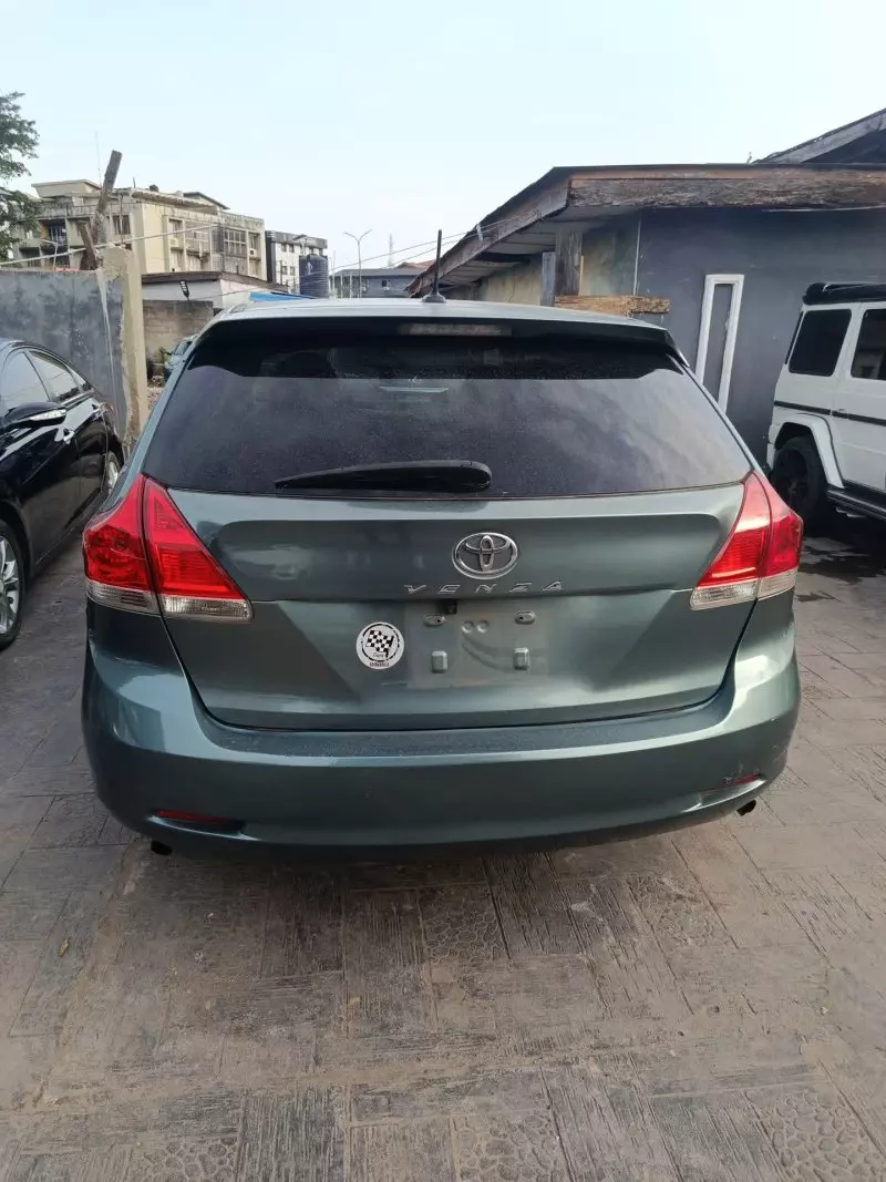 TOYOTA Venza   - 2010