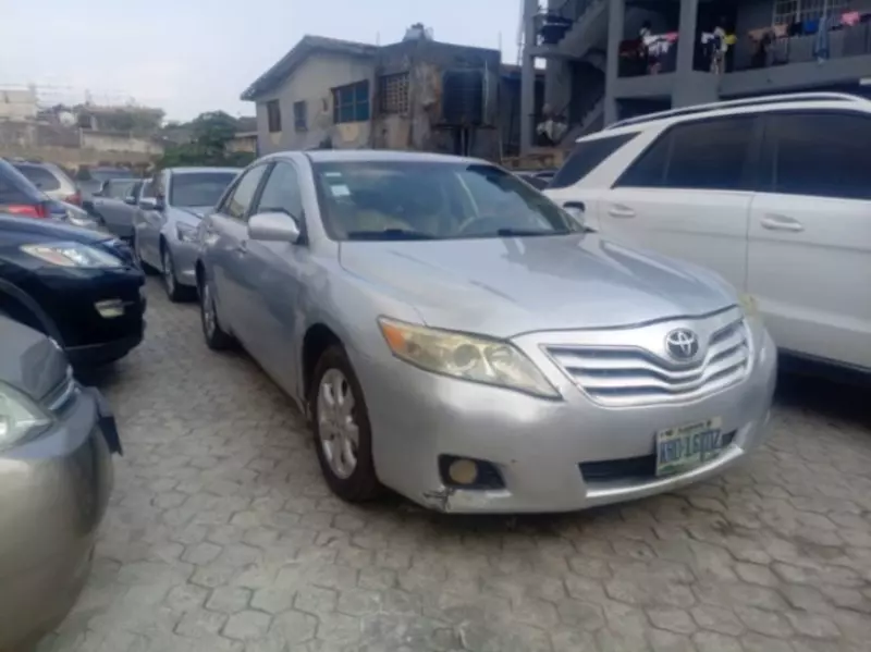 Toyota Camry   - 2011