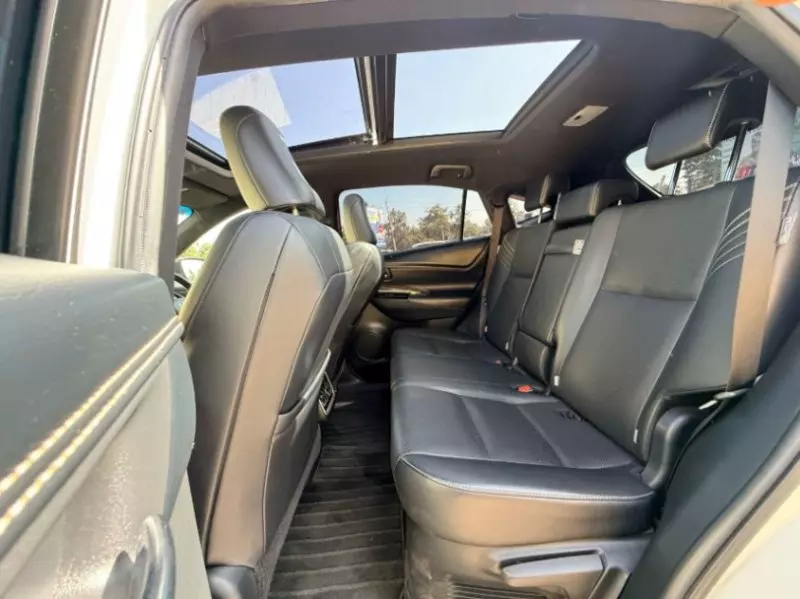 Toyota Harrier   - 2018