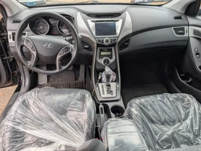 Hyundai Elantra   - 2013