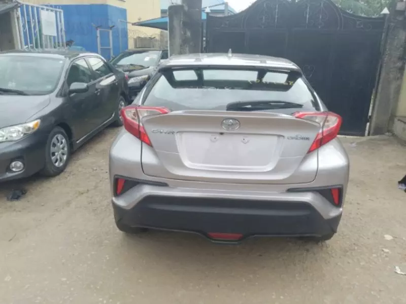 Toyota CH-R   - 2018