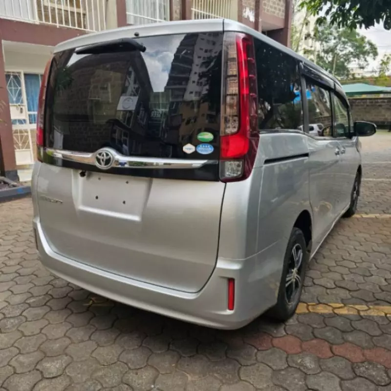 Toyota esquire   - 2016