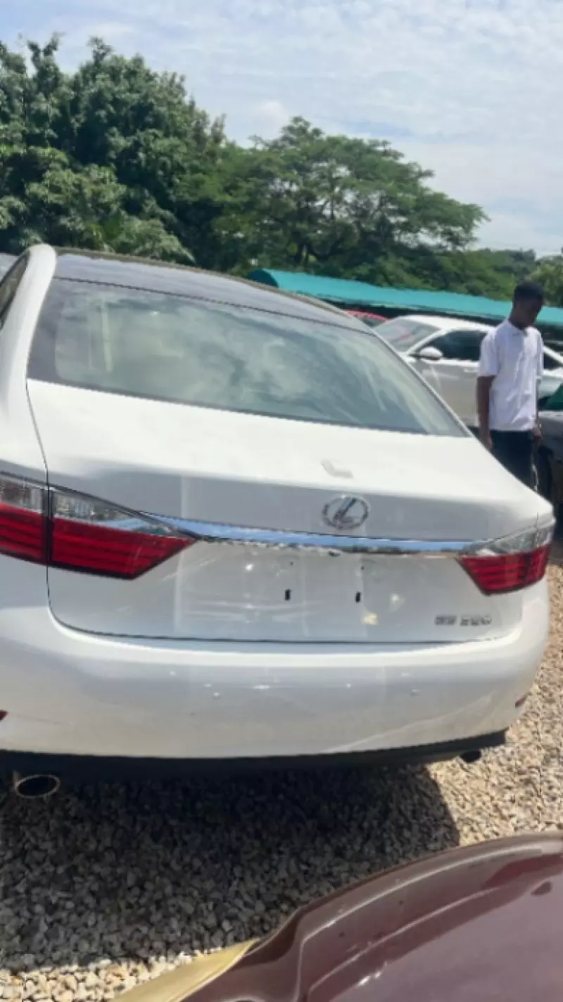 Lexus ES - 2015