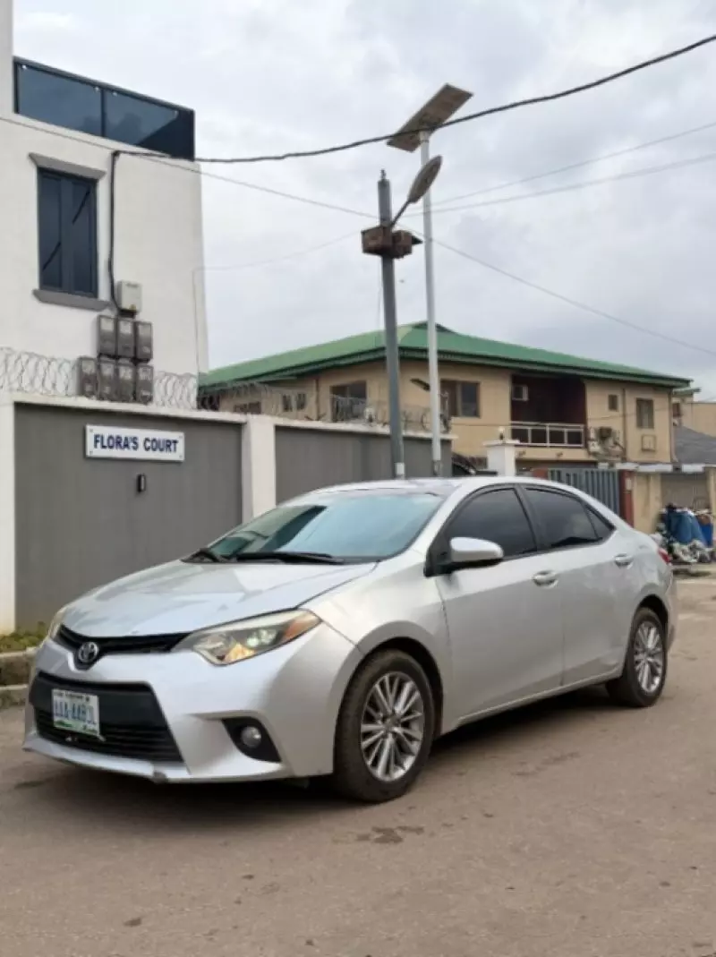 TOYOTA Corolla   - 2015