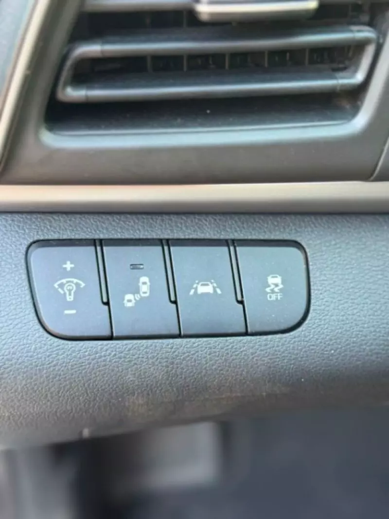 Hyundai Elantra   - 2019