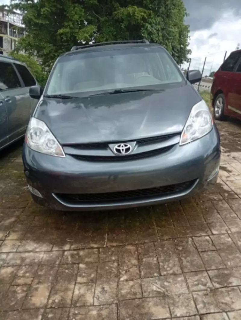 TOYOTA Sienna   - 2006