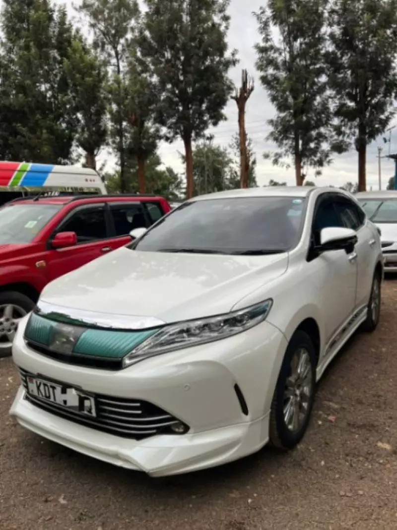 Toyota Harrier   - 2018