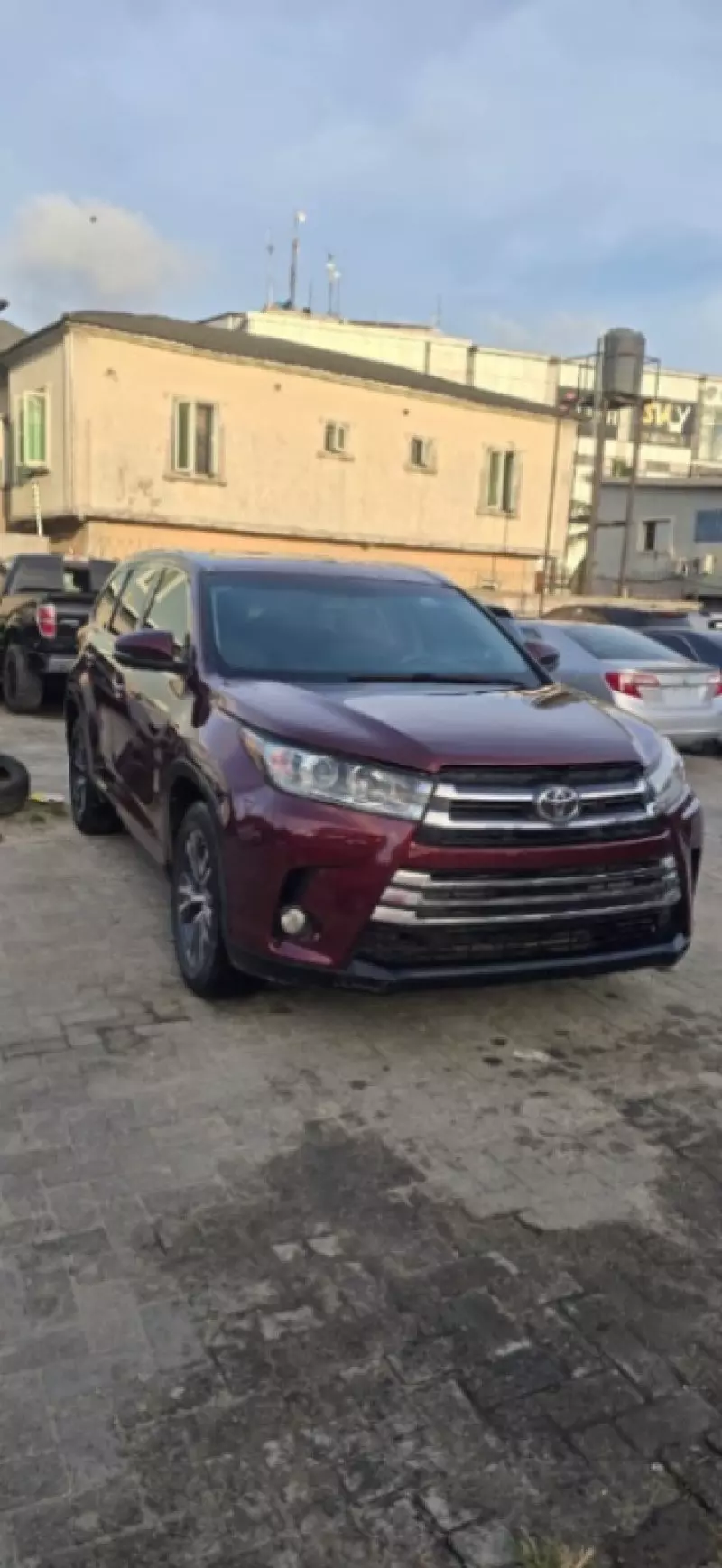 Toyota Highlander   - 2016