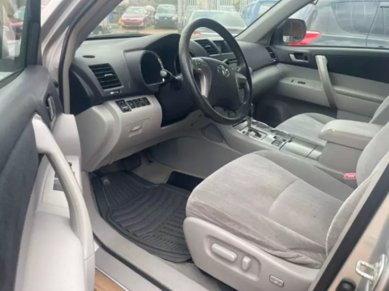 Toyota Highlander   - 2010
