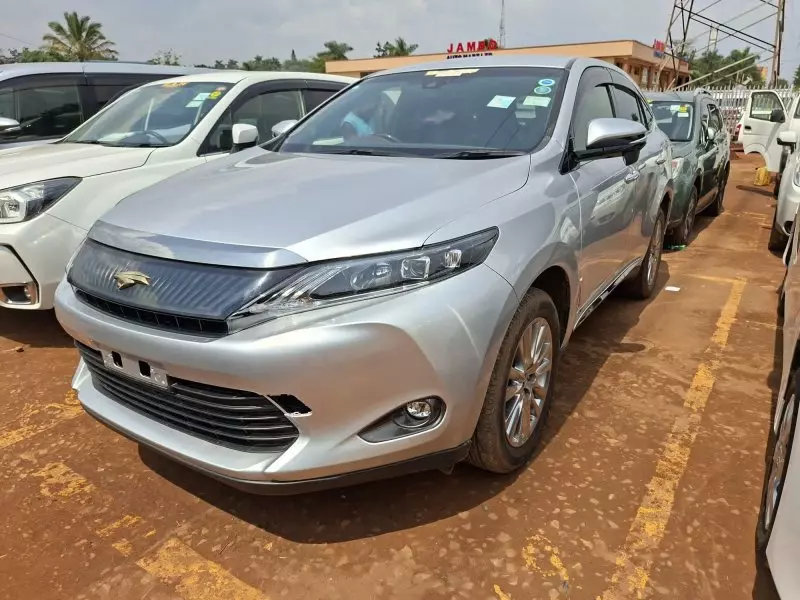 Toyota Harrier   - 2017