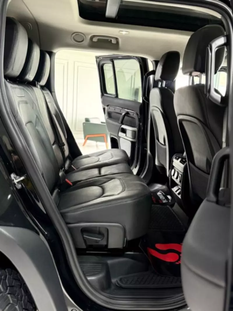 Land Rover Defender   - 2023