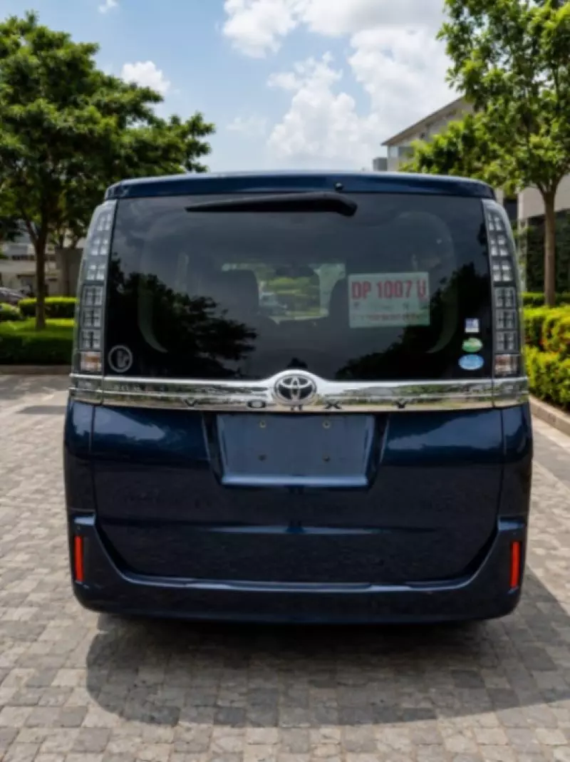 TOYOTA Voxy    - 2014