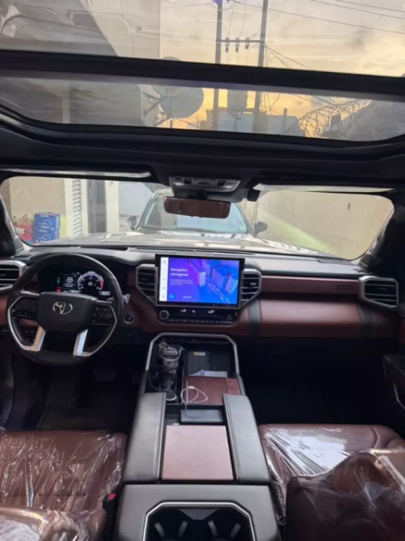 TOYOTA Tundra   - 2024